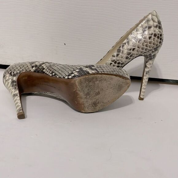Elegant Snakeskin Patterned High Heels - Picture 7 of 7